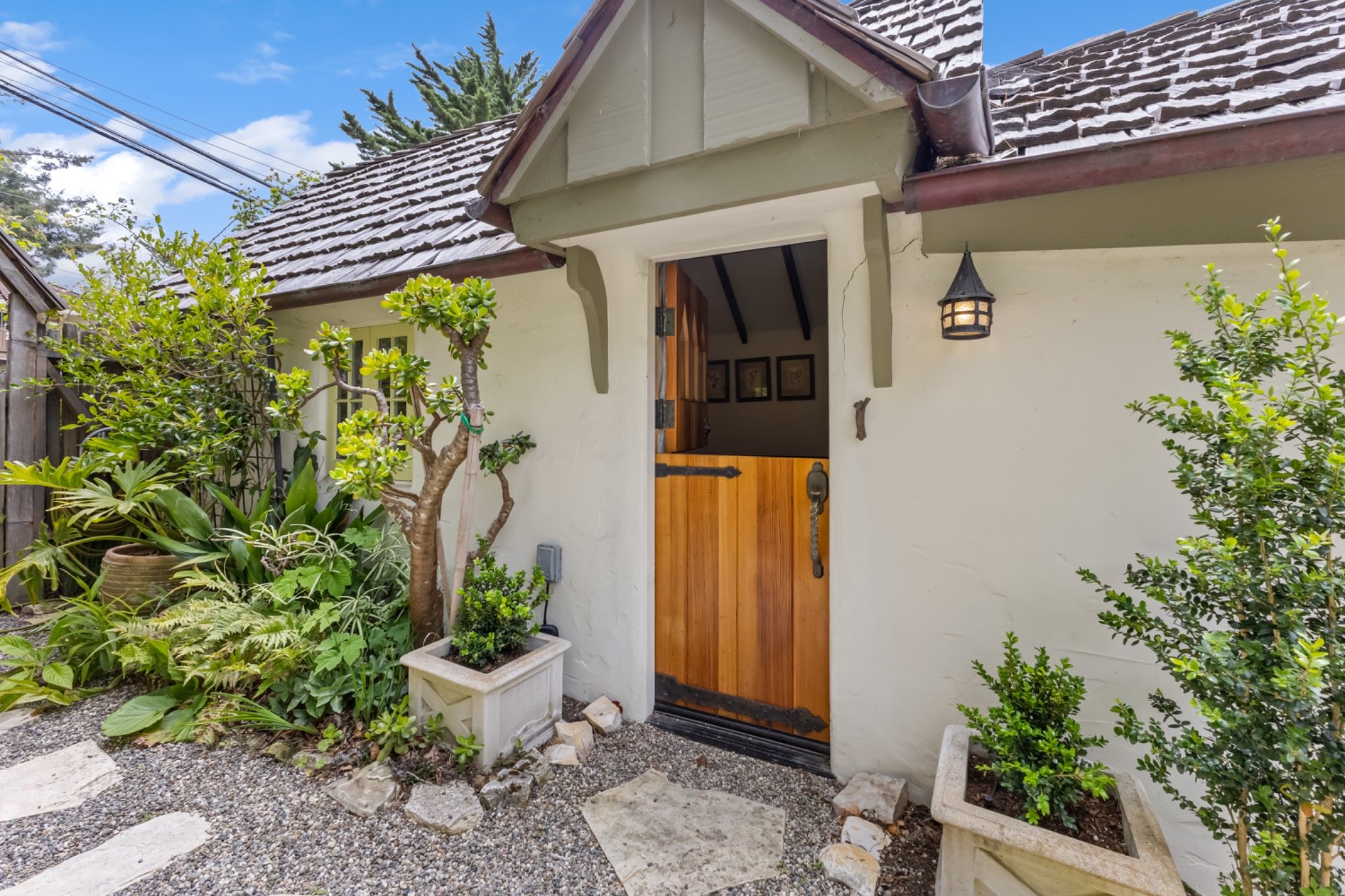 Guest cottage private entrance