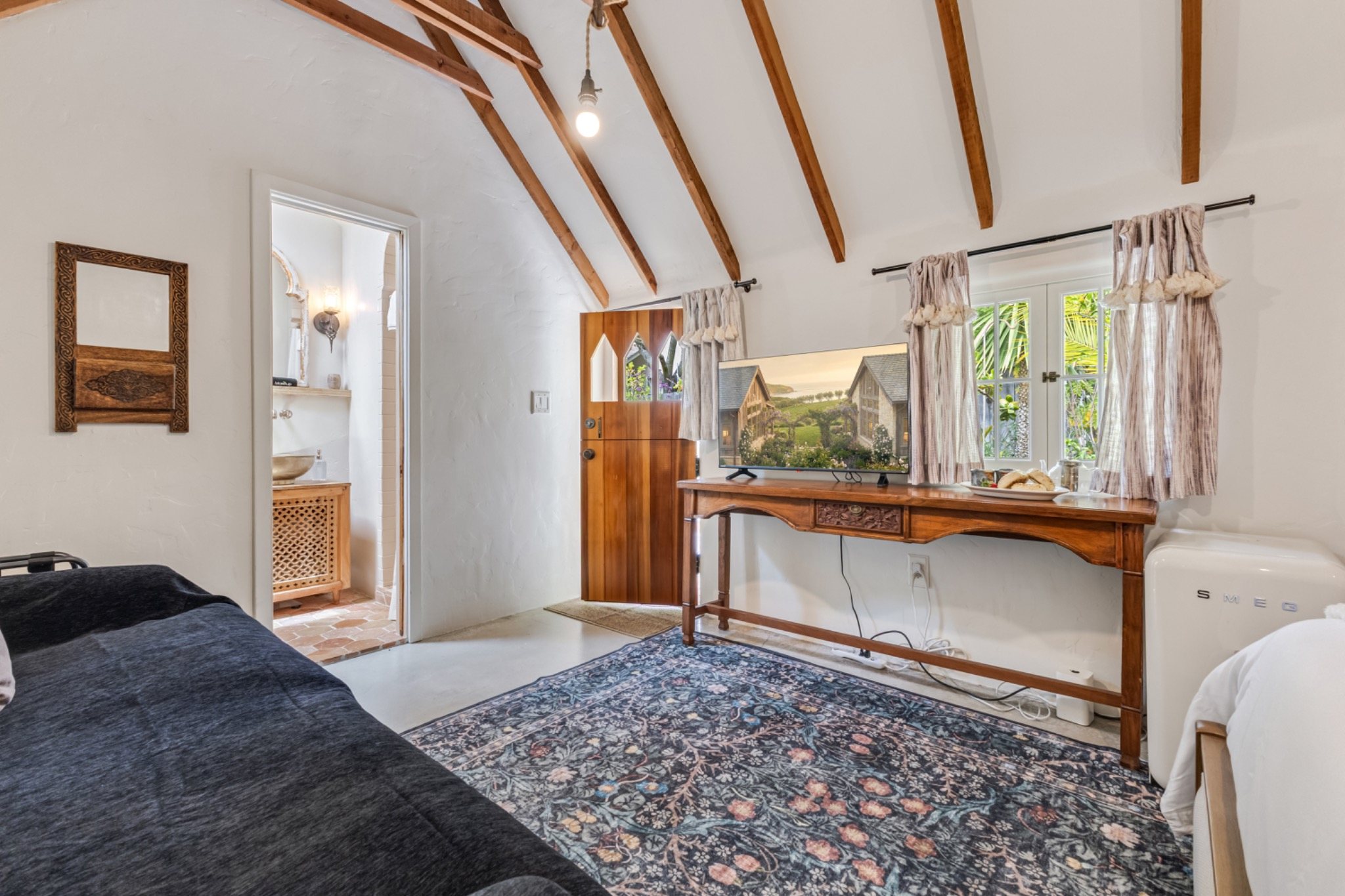 Guest cottage suite