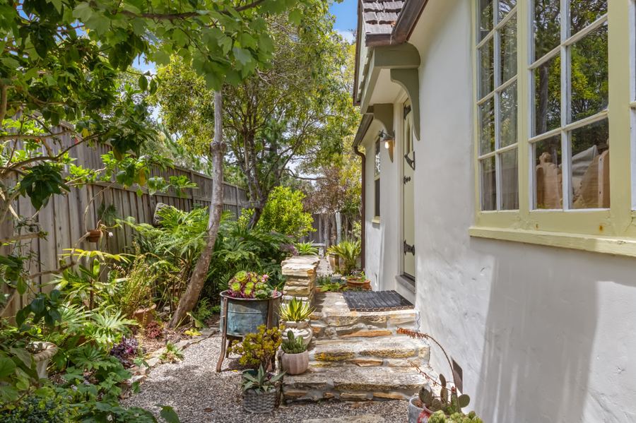 Garden path and entry