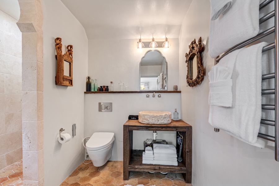 Main bathroom